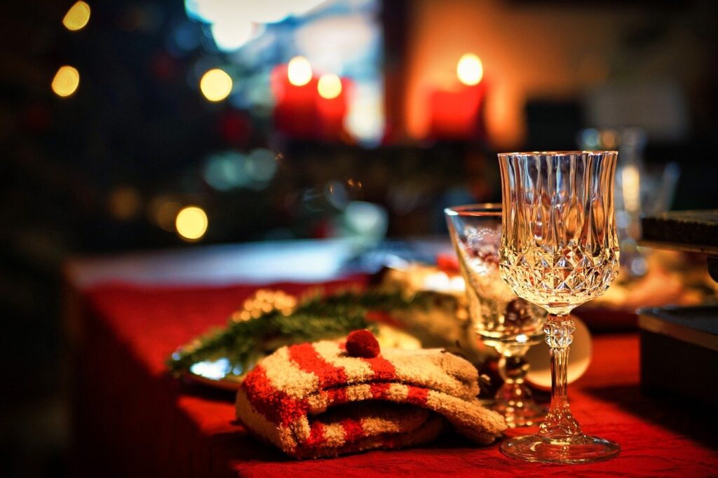 table setting, holiday, christmas-6859274.jpg